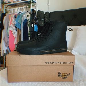 DR. MARTENS AIRWAIR
